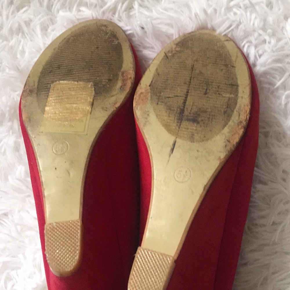 Red Heels - Picture 3 of 5